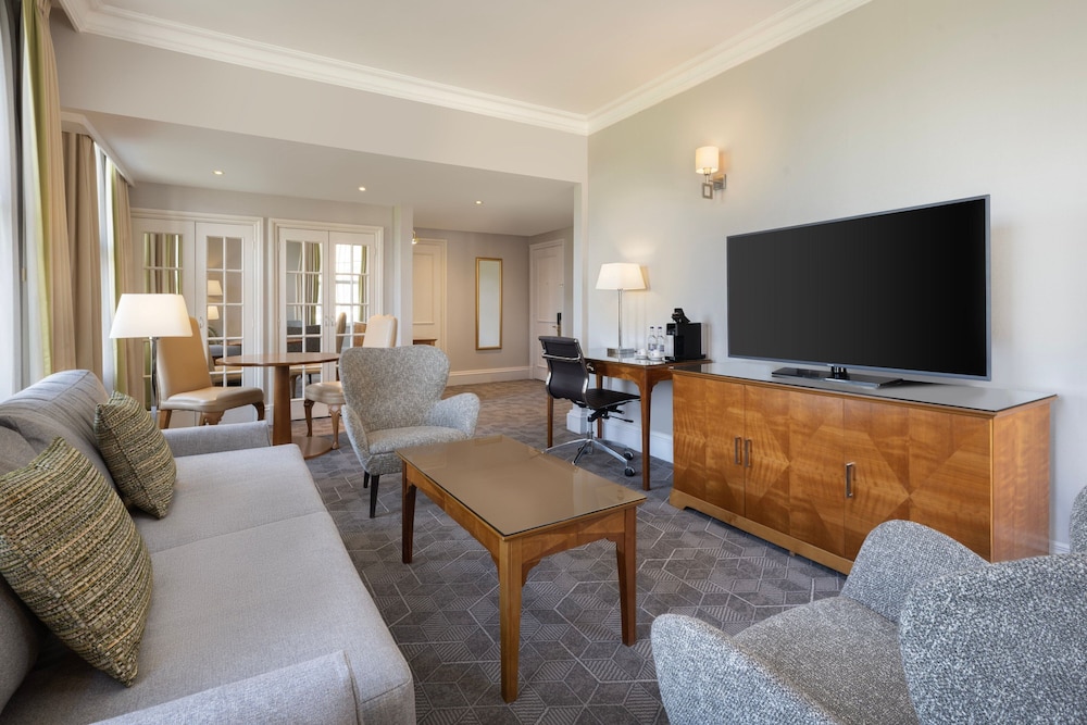 Suite, 1 Bedroom - Photo 1