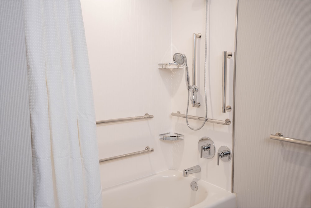 Studio, 2 Queen Beds (Mobility/Hearing Accessible, Tub) - Photo 5