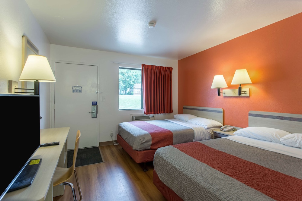 Standard Room, 2 Double Beds, Non Smoking photo 3