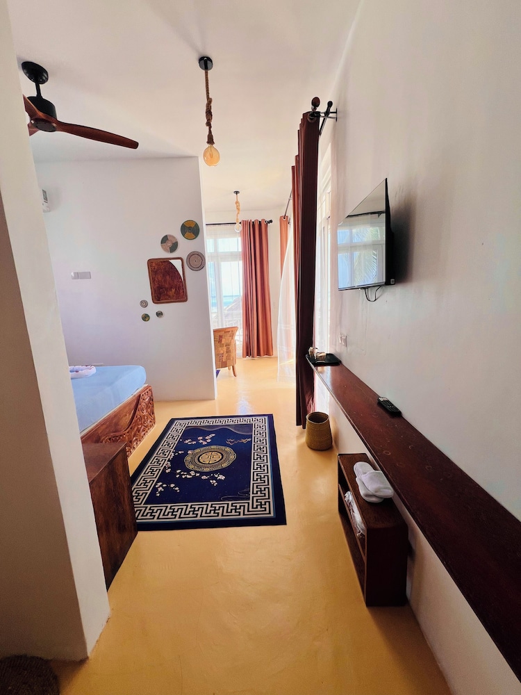 Family Room, 1 Bedroom photo 2