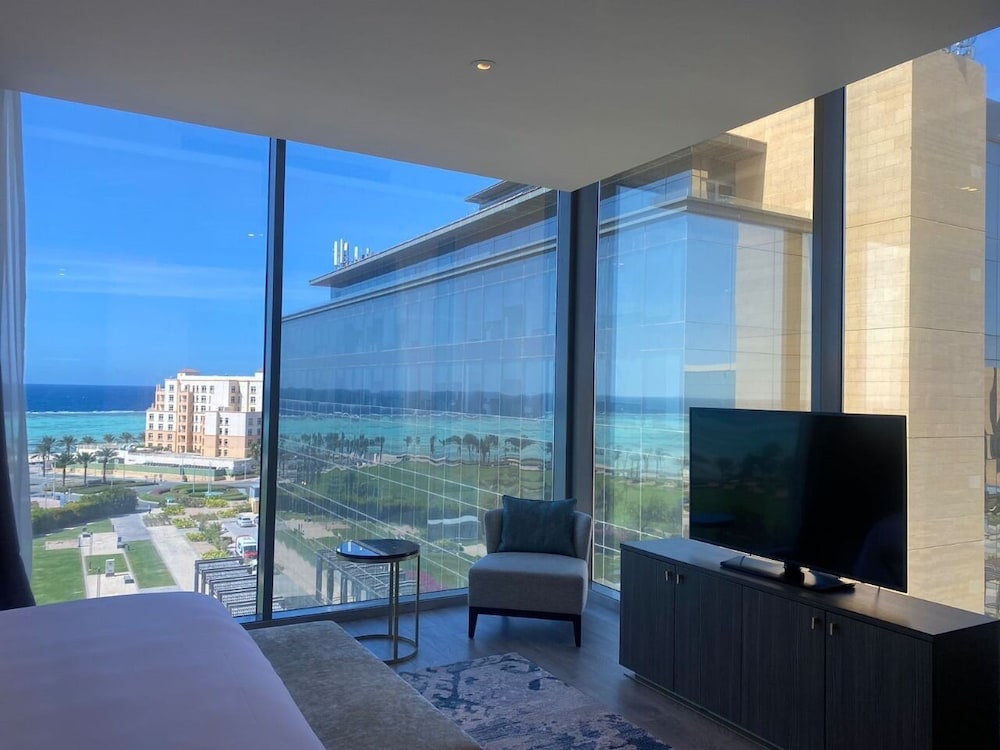 Two Bedroom Suite Partial Sea View photo 2