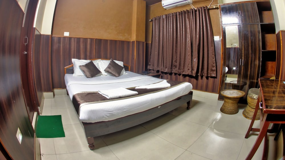 Deluxe Room - Photo 13