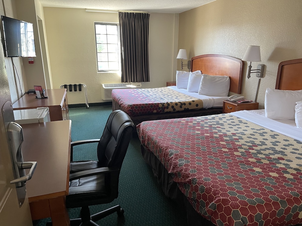 Standard Room, Non Smoking - Photo 5