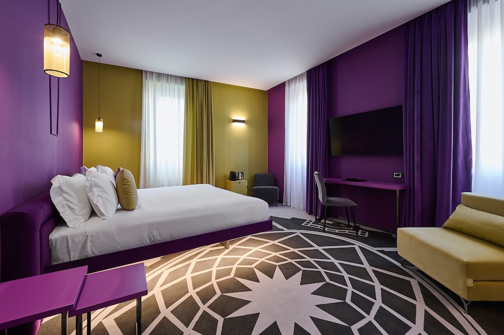 Panoramic Room, 1 King Bed thumbnail 6