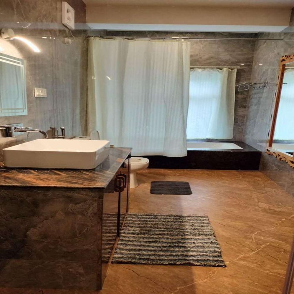 Deluxe Room with Mountain ad Pine Forest View - Photo 3