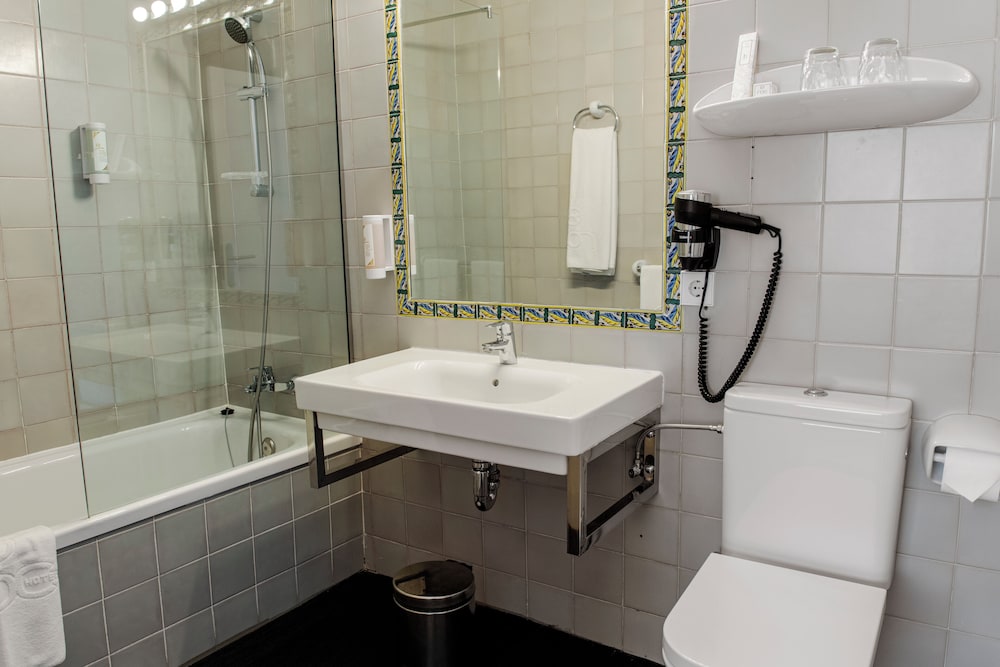 Superior Double Room, Balcony, Annex Building - Photo 11