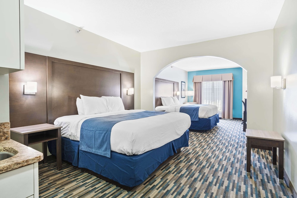 Suite, Multiple Beds, Non Smoking - Photo 2
