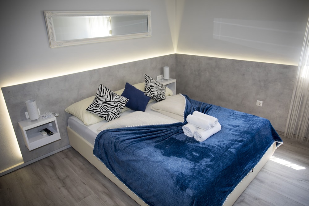 Design Studio Suite, 1 Bedroom, Kitchen, Courtyard View photo 2