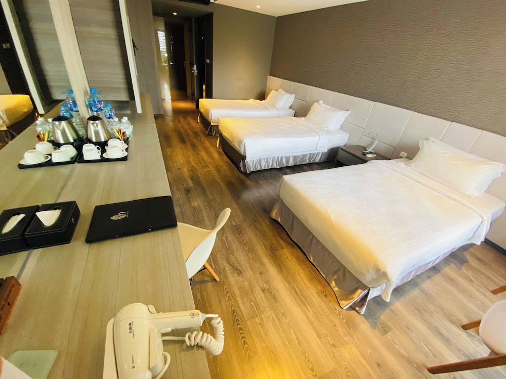 Deluxe Triple Room