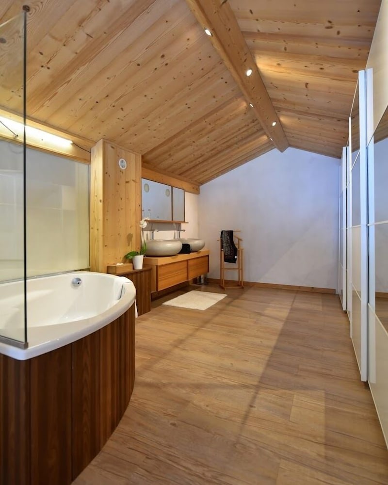 Duplex, 2 Bedrooms, Balcony, Mountainside photo 3