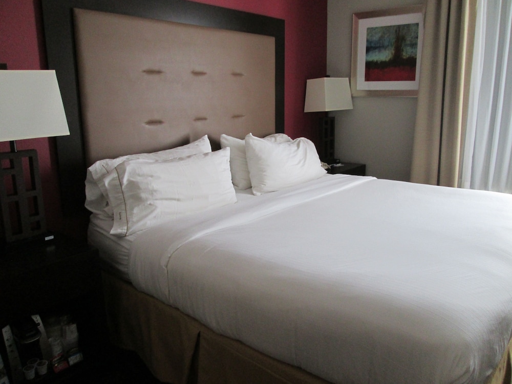 Room, 1 King Bed, Non Smoking (Feature) photo 2