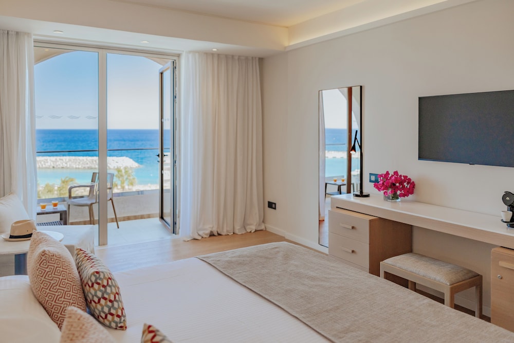 Superior Room, Sea View - Photo 5