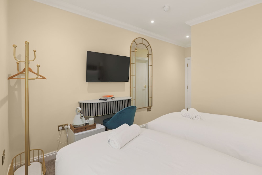 Signature Twin Room photo 3
