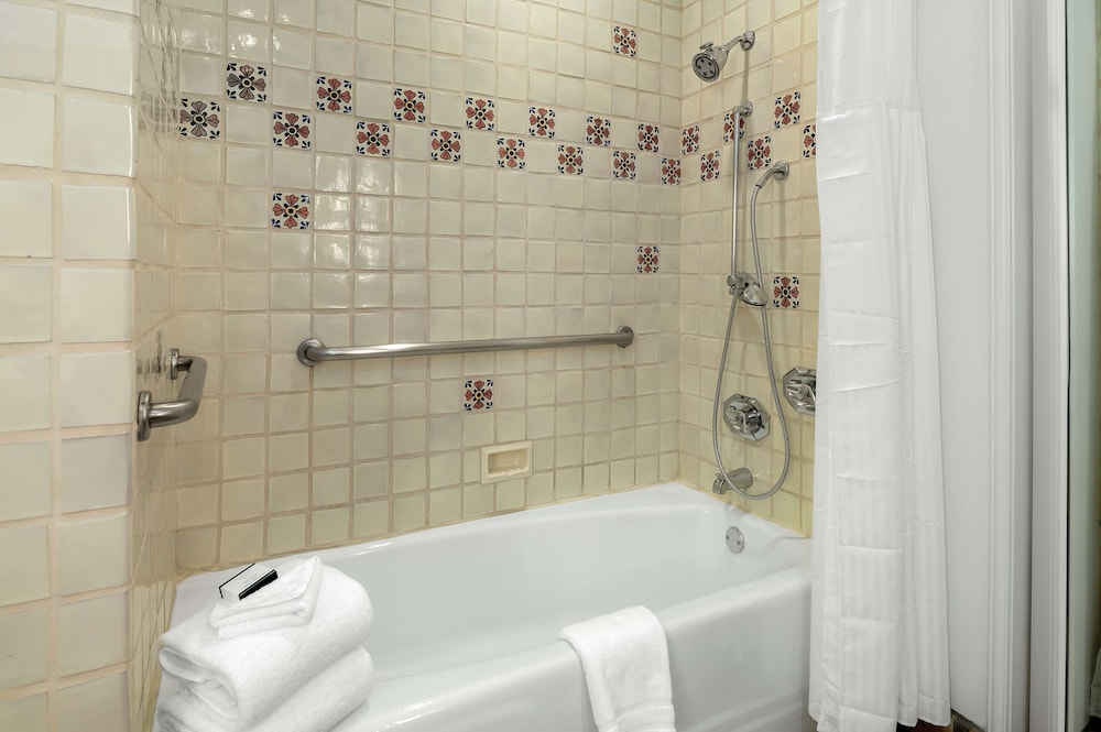 Room, 1 King Bed, Air conditioning