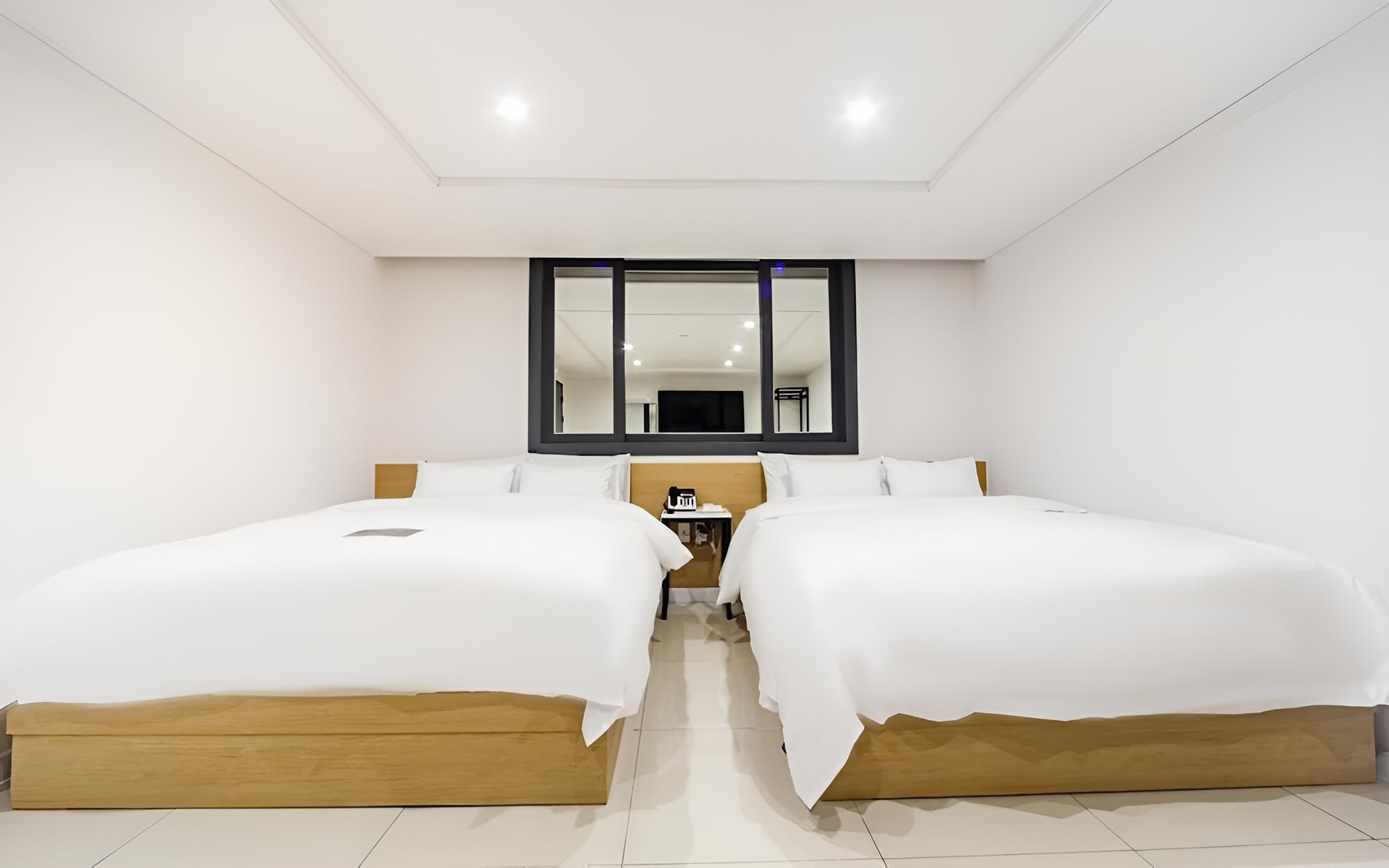 Room (Twin (non-smoking equipped with JBL s) - Photo 8