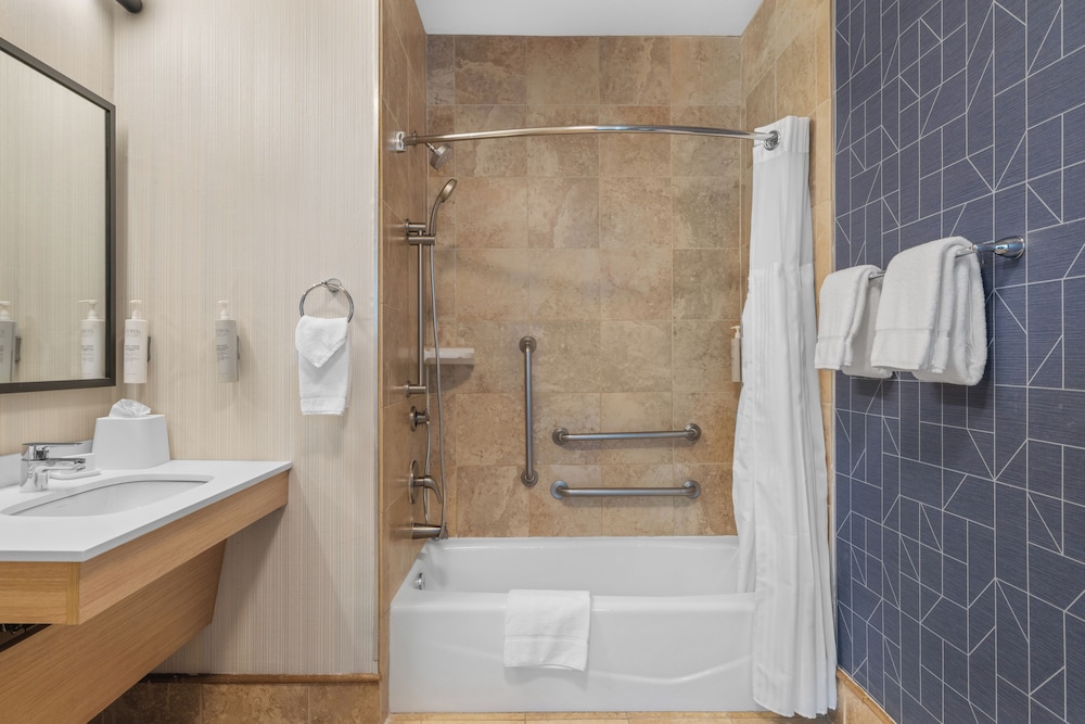 Room, 2 Queen Beds, Accessible, Bathtub (Mobility) - Photo 3
