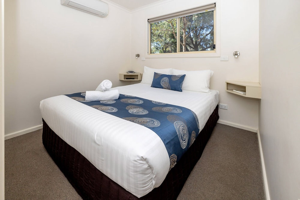 3 Bedroom Riverfront Holiday Villa photo 3