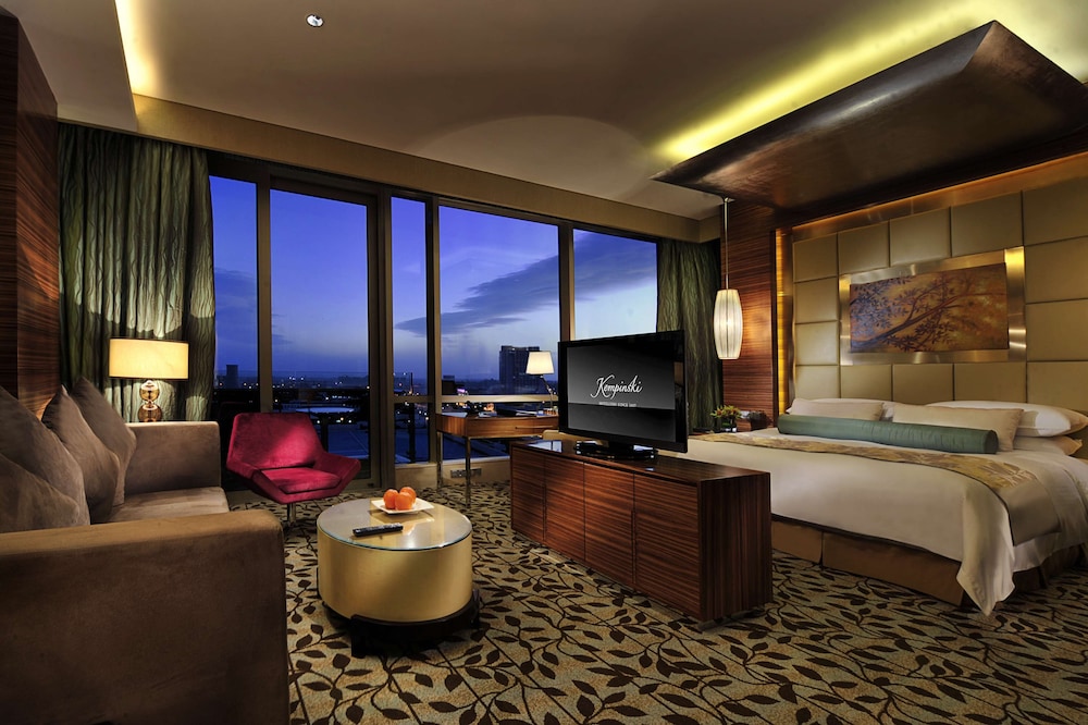 Economy Suite, 1 King Bed, City View
