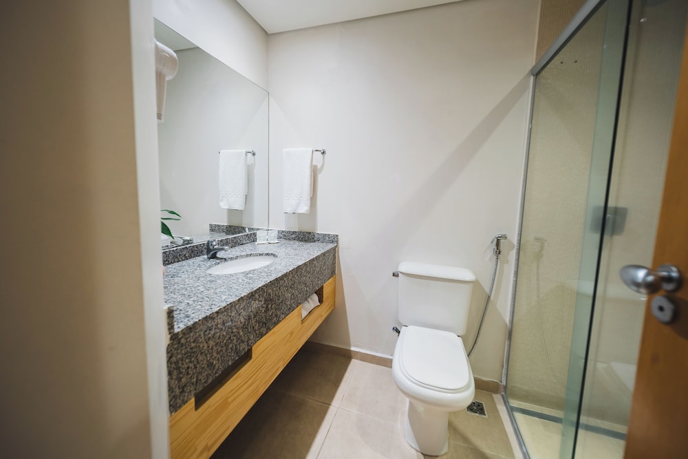Standard Triple Room, Multiple Beds - Photo 10