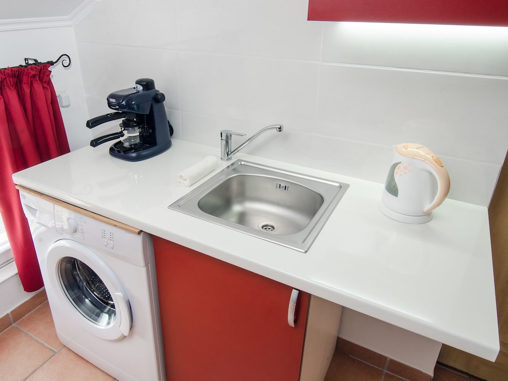Deluxe Apartment, Multiple Beds, Non Smoking, Hill View photo 3