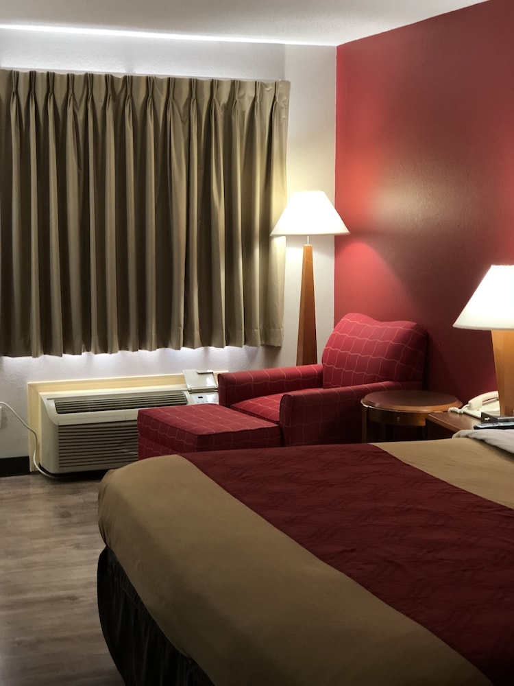 Standard Room, 1 King Bed, Non Smoking - Photo 12