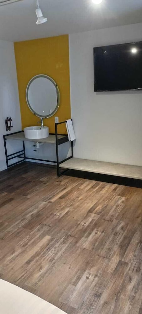 Deluxe Room - Photo 8