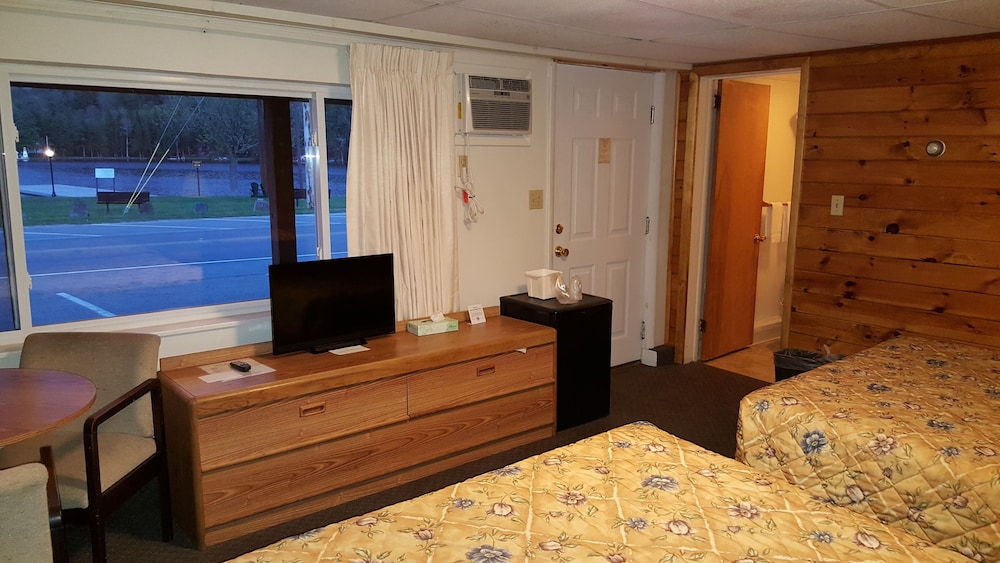 Room, 2 Queen Beds, Non Smoking, Lake View photo 3