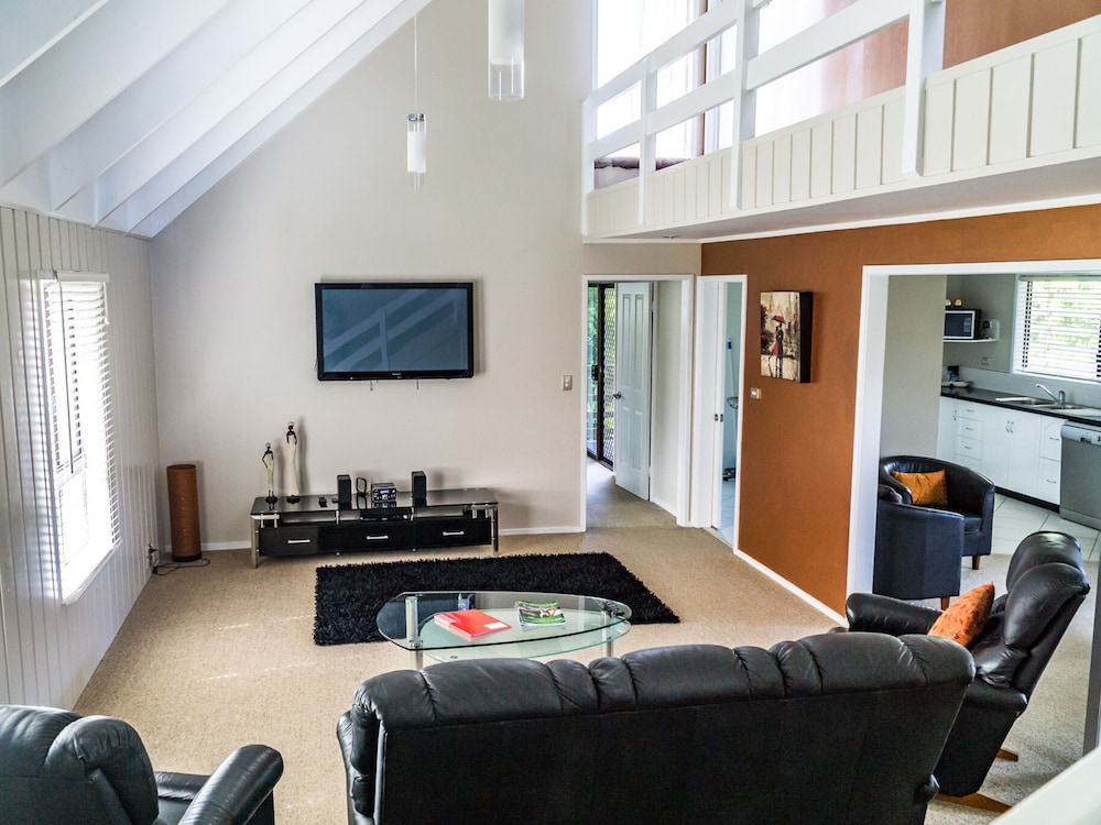 Standard Apartment, Multiple Bedrooms, Non Smoking, Kitchen (3 Bedroom House) photo 1