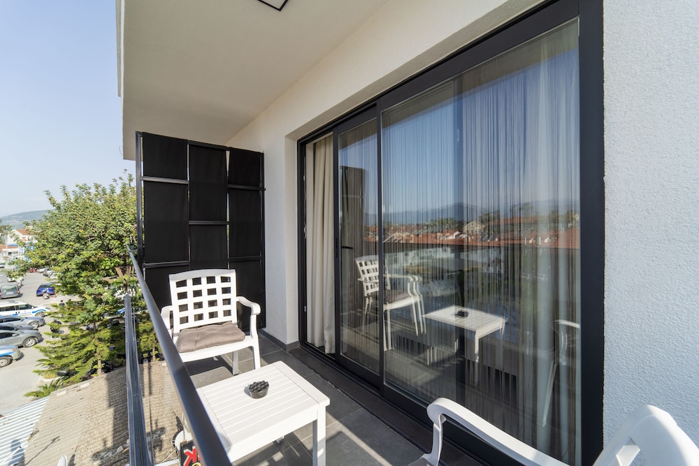 Standard with Balcony - Photo 6