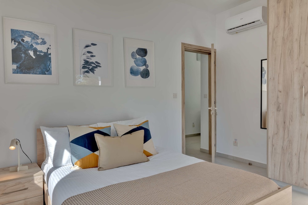 Luxury Apartment photo 2