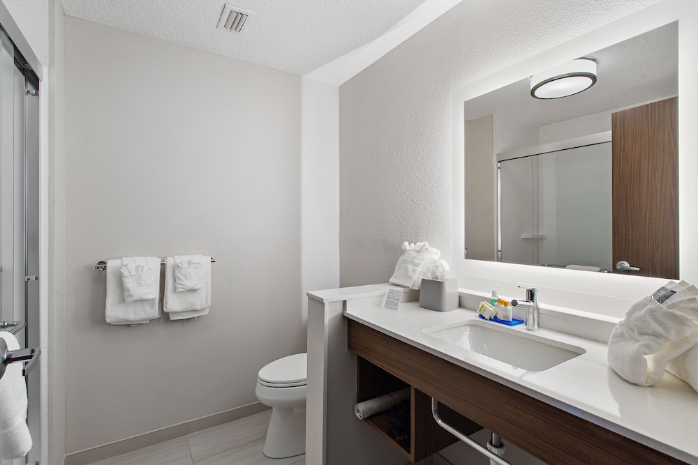 Standard Room, 2 Queen Beds, Balcony - Photo 4