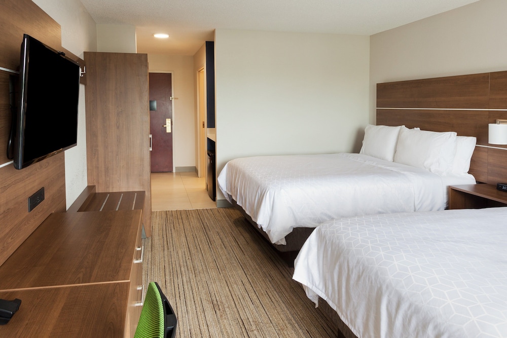 Suite, Multiple Beds - Photo 3