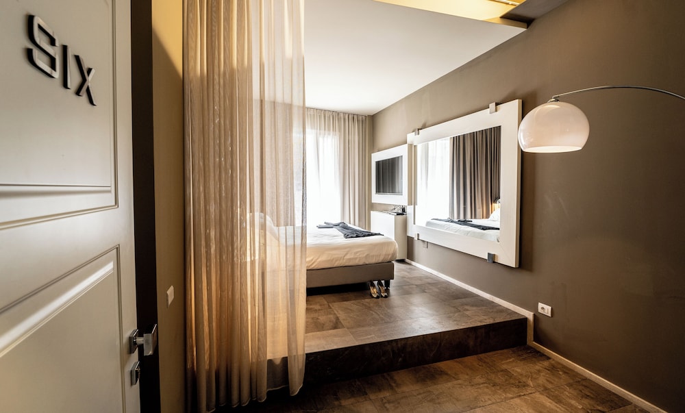 Deluxe Double Room, 1 Queen Bed - Photo 1