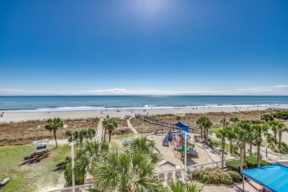 Deluxe Studio, 1 King Bed with Sofa bed, Oceanfront - Photo 9