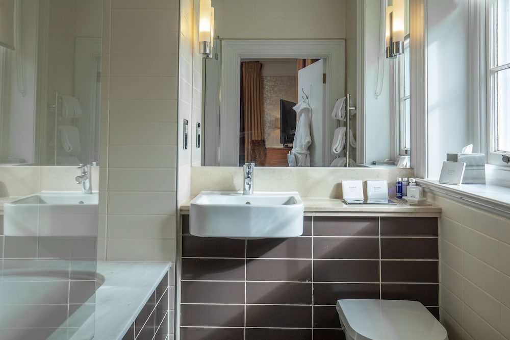Manor House Feature Double - Photo 5