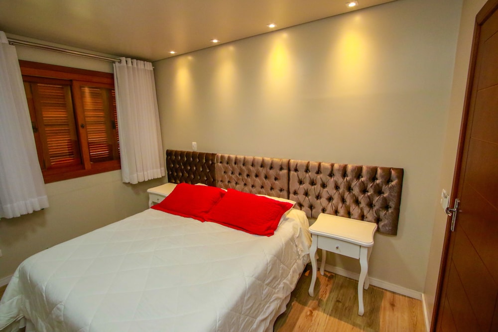 Luxury Suite, 1 Queen Bed, Non Smoking photo 2
