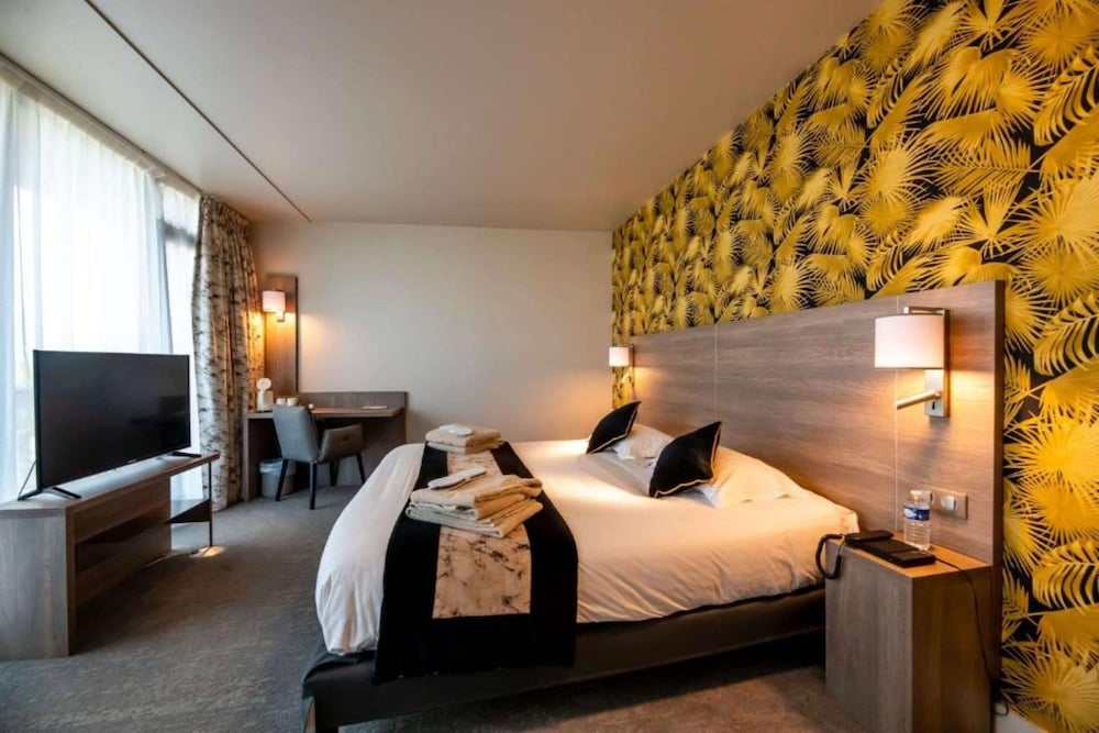 Junior Suite, 1 King Bed, Non Smoking, Terrace (Free Spa Access) - Photo 1