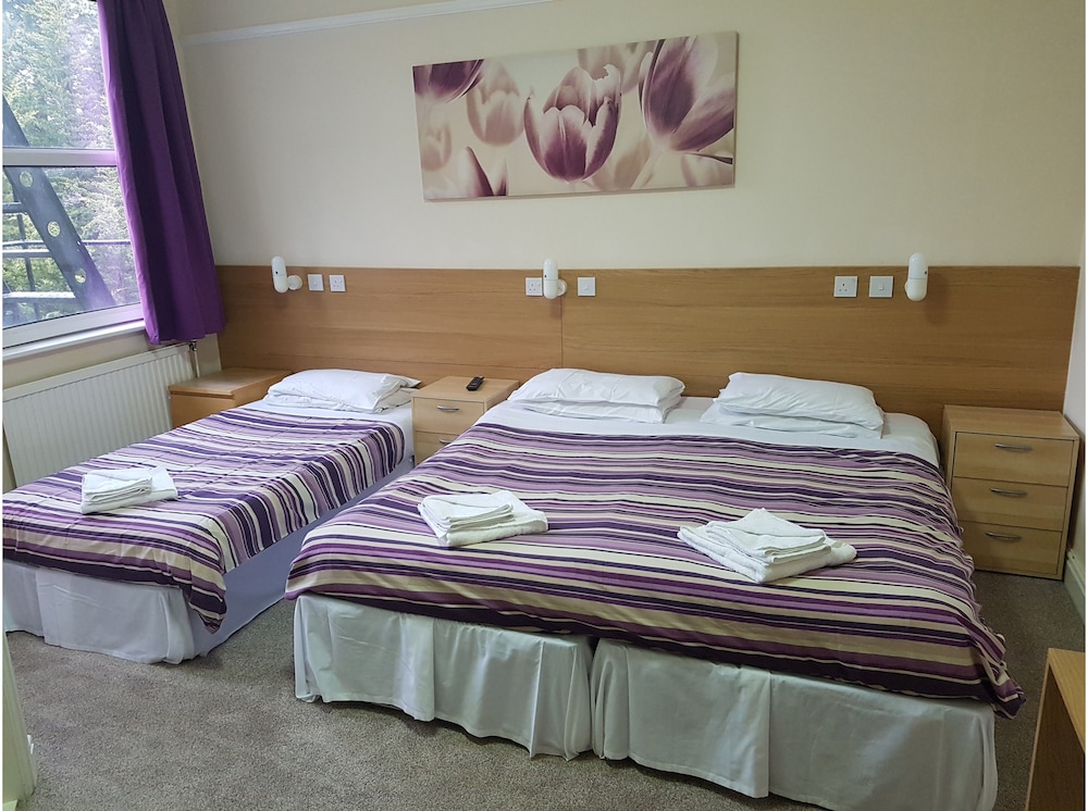 Triple Room, Ensuite photo 1