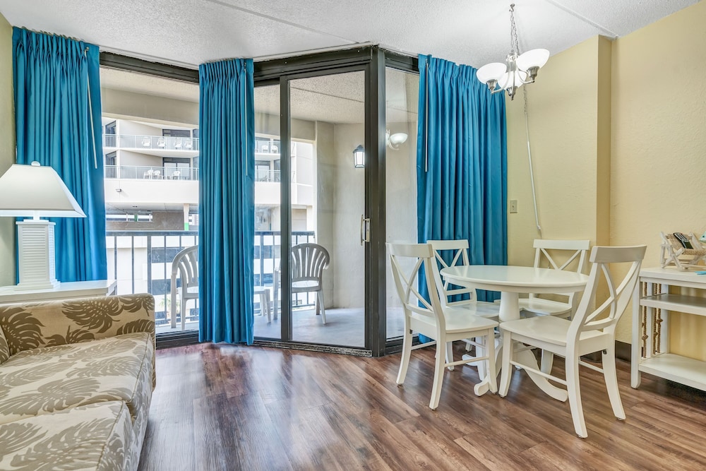 Suite, Waterpark View with Kitchenette - Photo 4