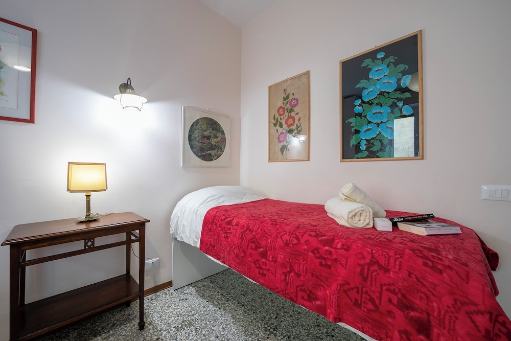 Family Apartment, Multiple Bedrooms, 2 Bathrooms, Sea Facing (Sunrise Apartment Seaview) photo 1