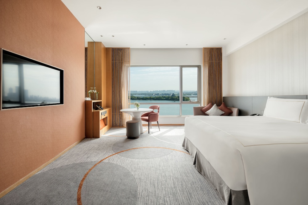 Premium Room, 1 King Bed