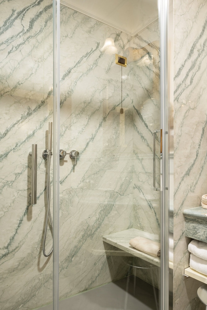 Classic Double or Twin Room - Photo 14