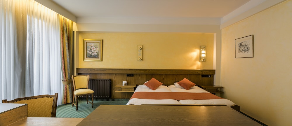 Deluxe Suite, River View photo 3