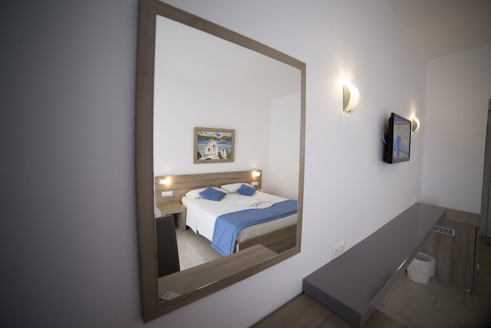 Superior Double or Twin Room - Photo 17