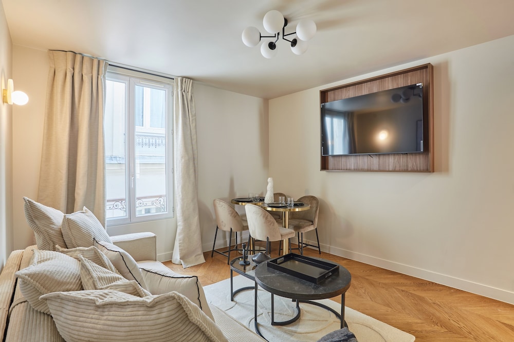 Classic Apartment (n°11) photo 2