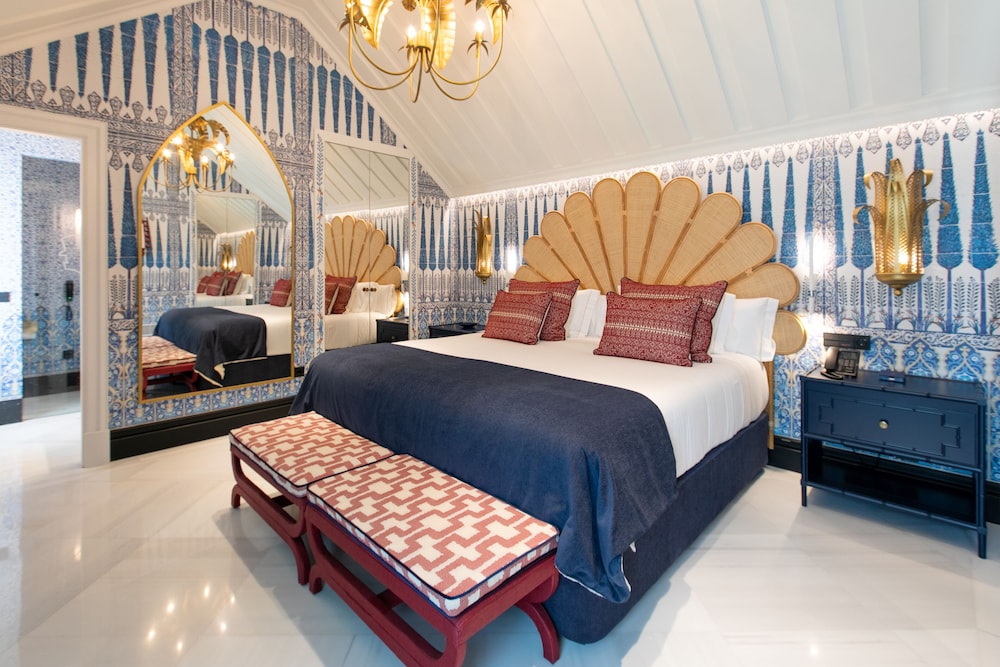 Luxury Suite - Photo 1