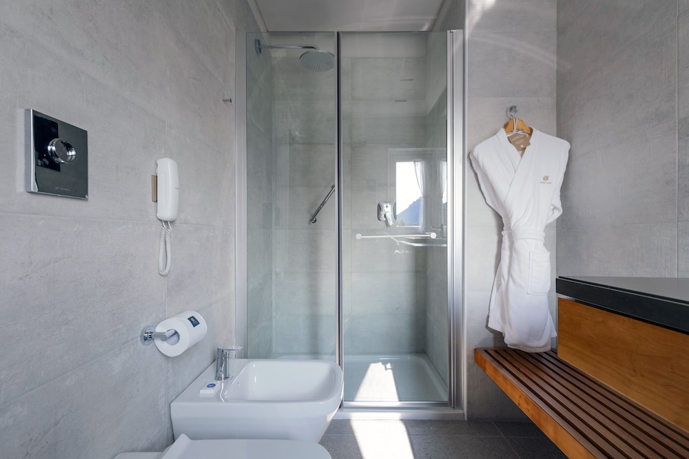 Superior Room, Lake View