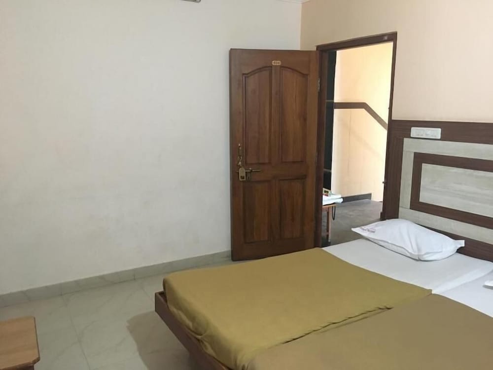 Basic Room (Non Ac) photo 3