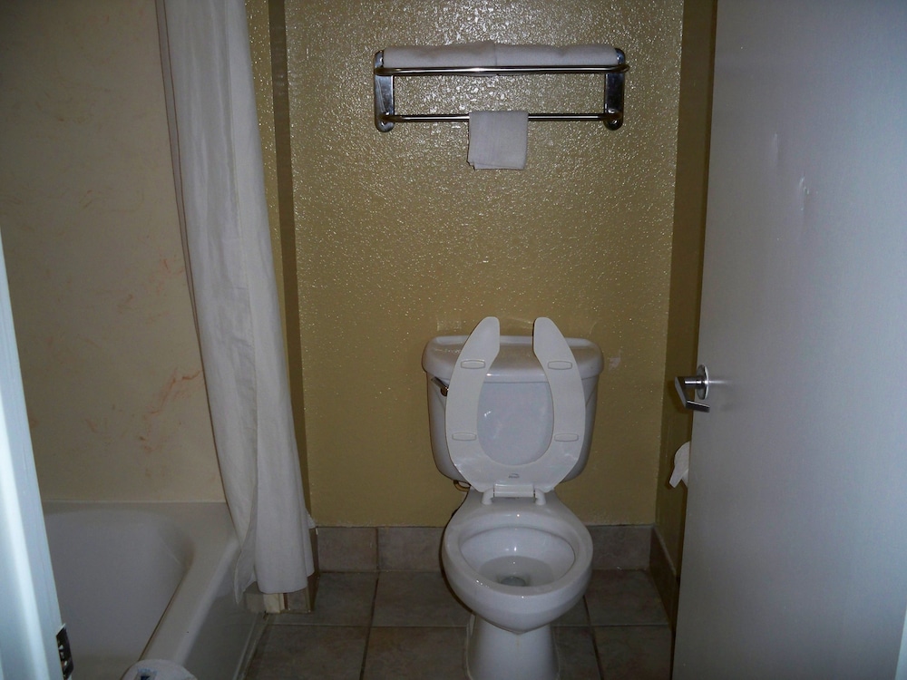 Standard Double Room, 2 Queen Beds - Photo 6