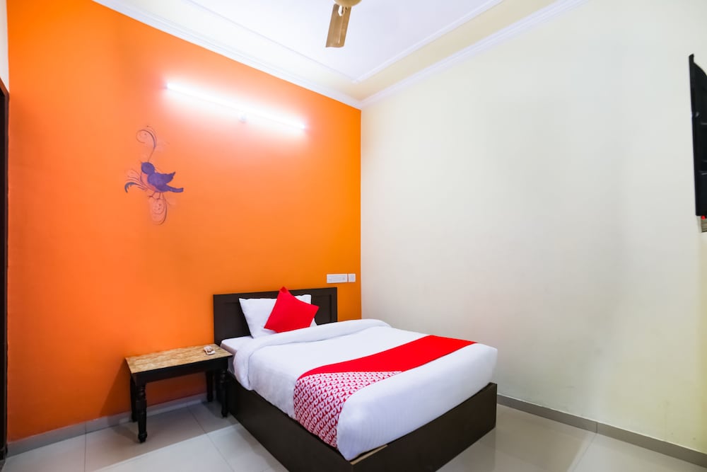 Single Room, 1 Queen Bed